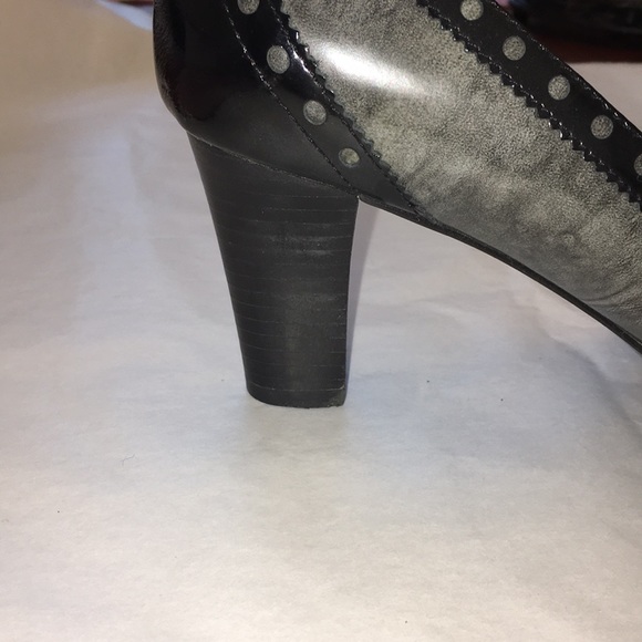 Rubys and Bloom spectator pumps size 7.5M 2.5 heel - Picture 6 of 6